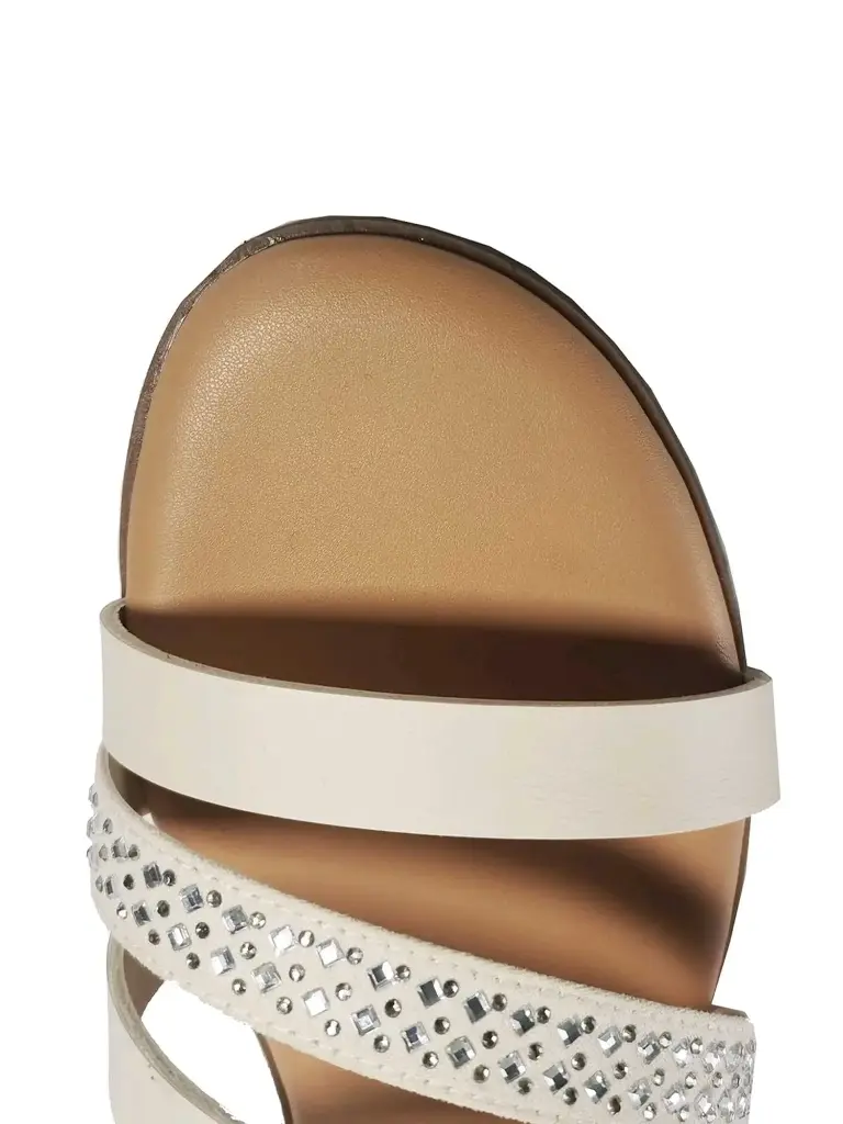 Sandalias marca Time and Tru Brillos beige Talla 39