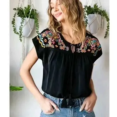 Blusa bordada Negra