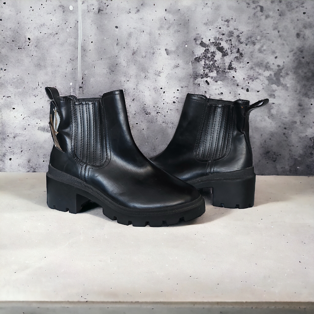 Botines Marca Universal Tread Negro Talla 39.5- 2064
