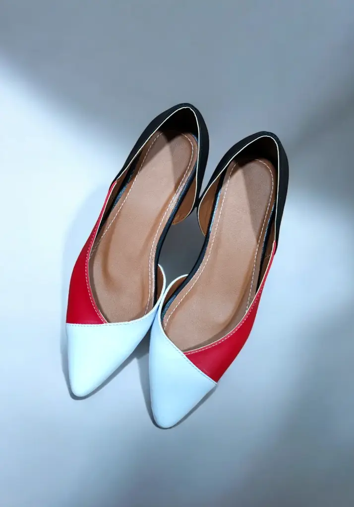 Flats tres cortes tricolor blanco, rojo y negro (D) (36)