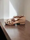 Tacones Cangrejera Mor semipiel beige tacón 2 cms. (D)