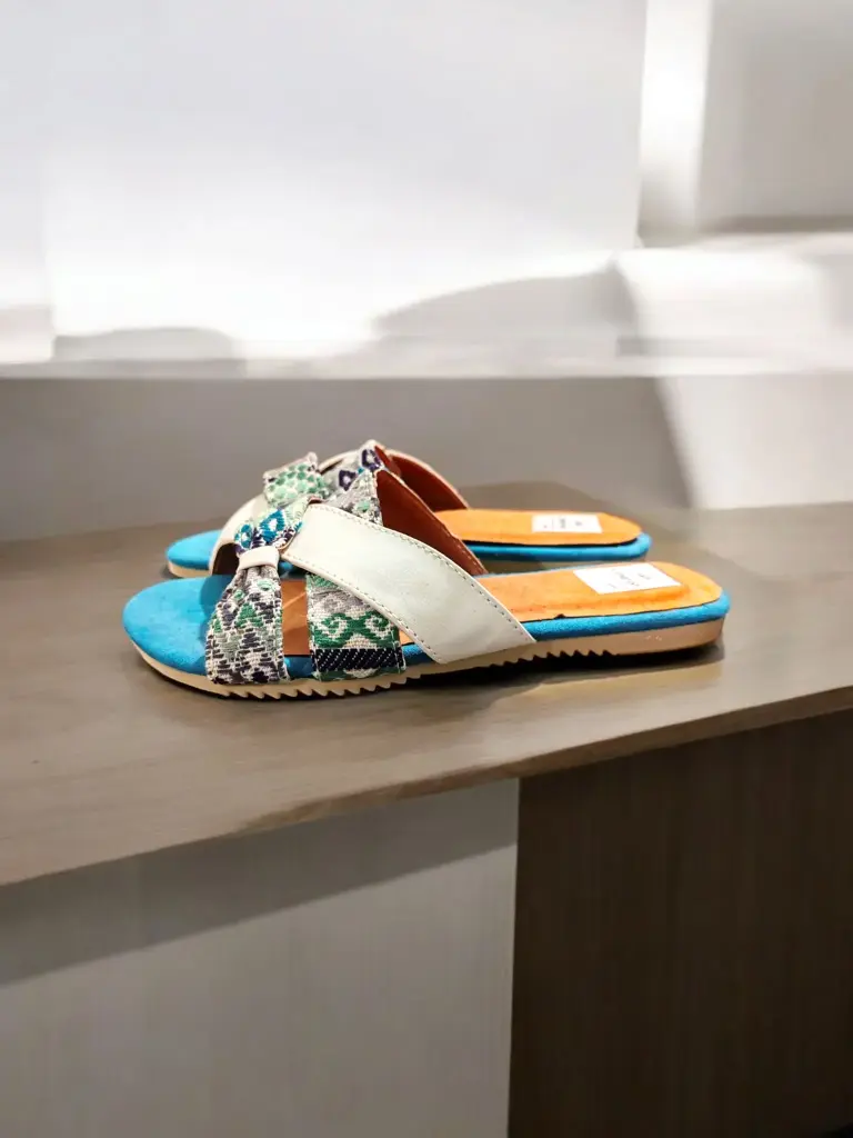  Sandalias Eulalia semipiel blanca y típico seda celeste (D) (35)