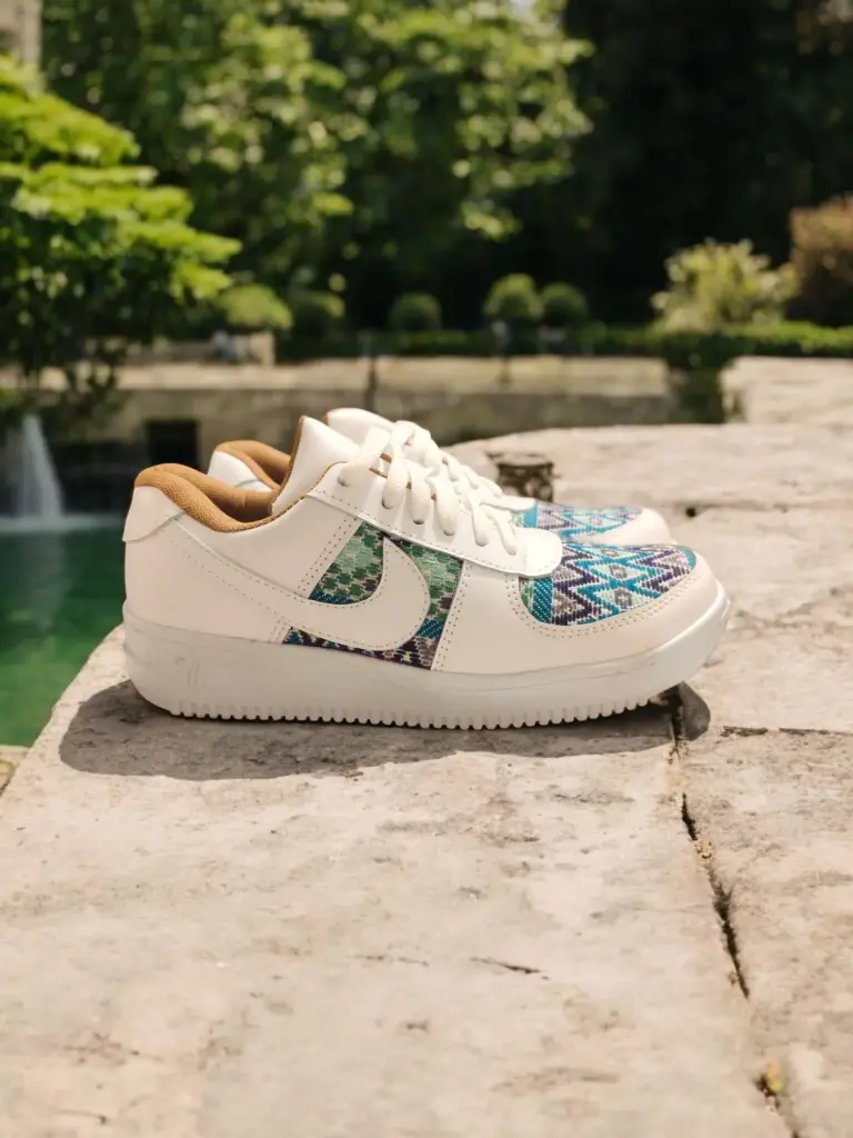 Tenis Nike Semipiel Blanca típico seda celeste (D)