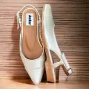 Flats Graciela todo en cuerina color champagne Talla 40 (D)