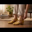 Tacones Cangrejera Mor 100% Piel Mostaza, tacón 3 cms Talla 37 (D)