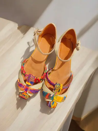 [CANG-P-01] Flats Cangrejera Típica, piel beige, tejido San Juan Amarillo (D)