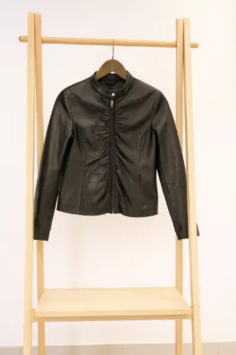 [CH034] Chumpa Color Negra Marca Wilson Leather talla Medium