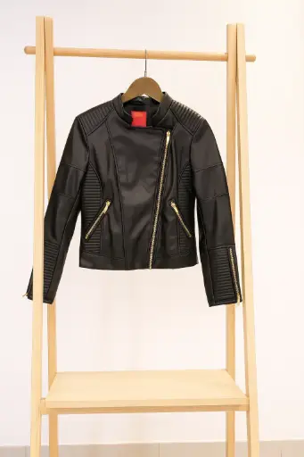 [CH037] Chumpa Color Negra Marca Catherine Malandrino talla Small