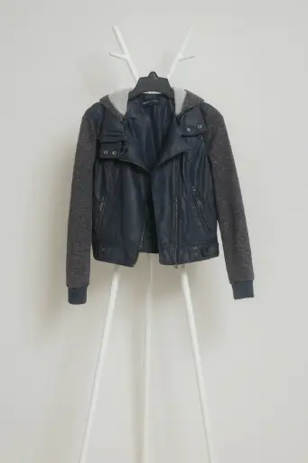 [ROP-128] Chumpa Color Azul Marca New Look talla M 