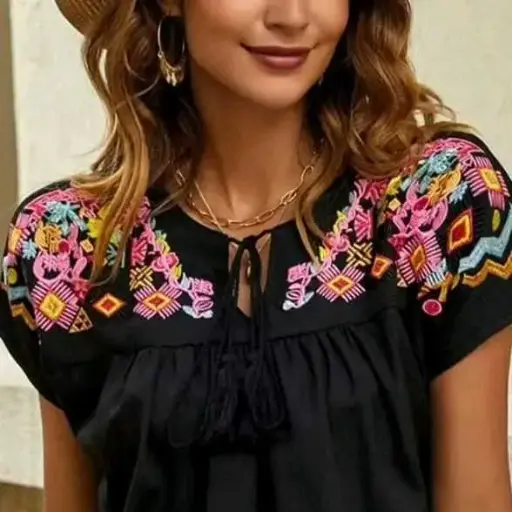 Blusa bordada Negra